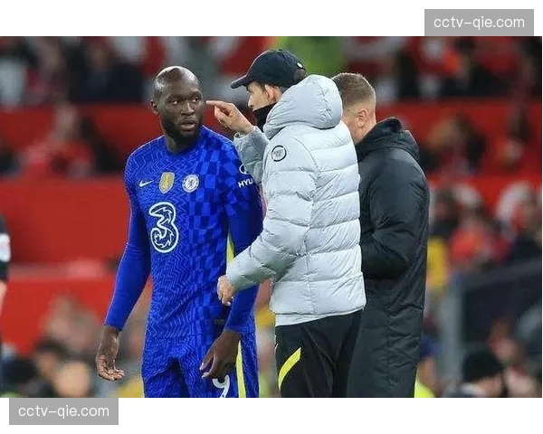 五分钟半的等待：一次技术故障如何压垮英超裁判的耐心