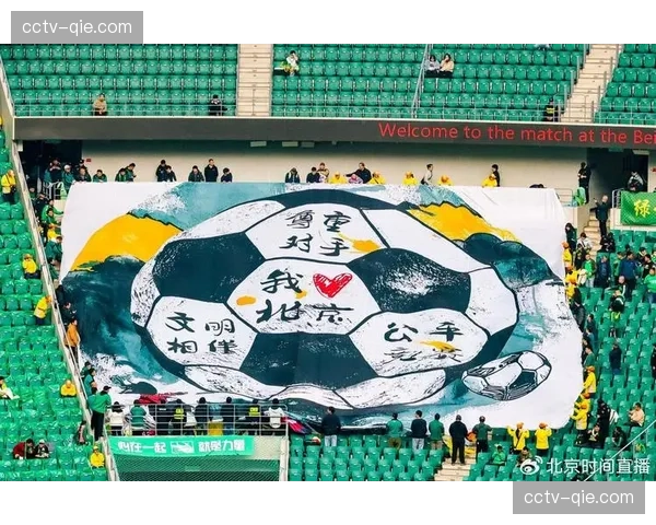场边花絮：热那亚球迷在北看台打出巨型Tifo，致敬俱乐部成立百年